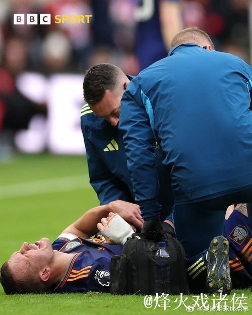 纽卡后卫伯恩因肺穿孔及肋骨骨折缺阵六周,球队后防告急仅剩四人。 纽卡后卫伯恩因肺穿孔及肋骨骨折缺阵六周,球队后防告急仅剩四人。